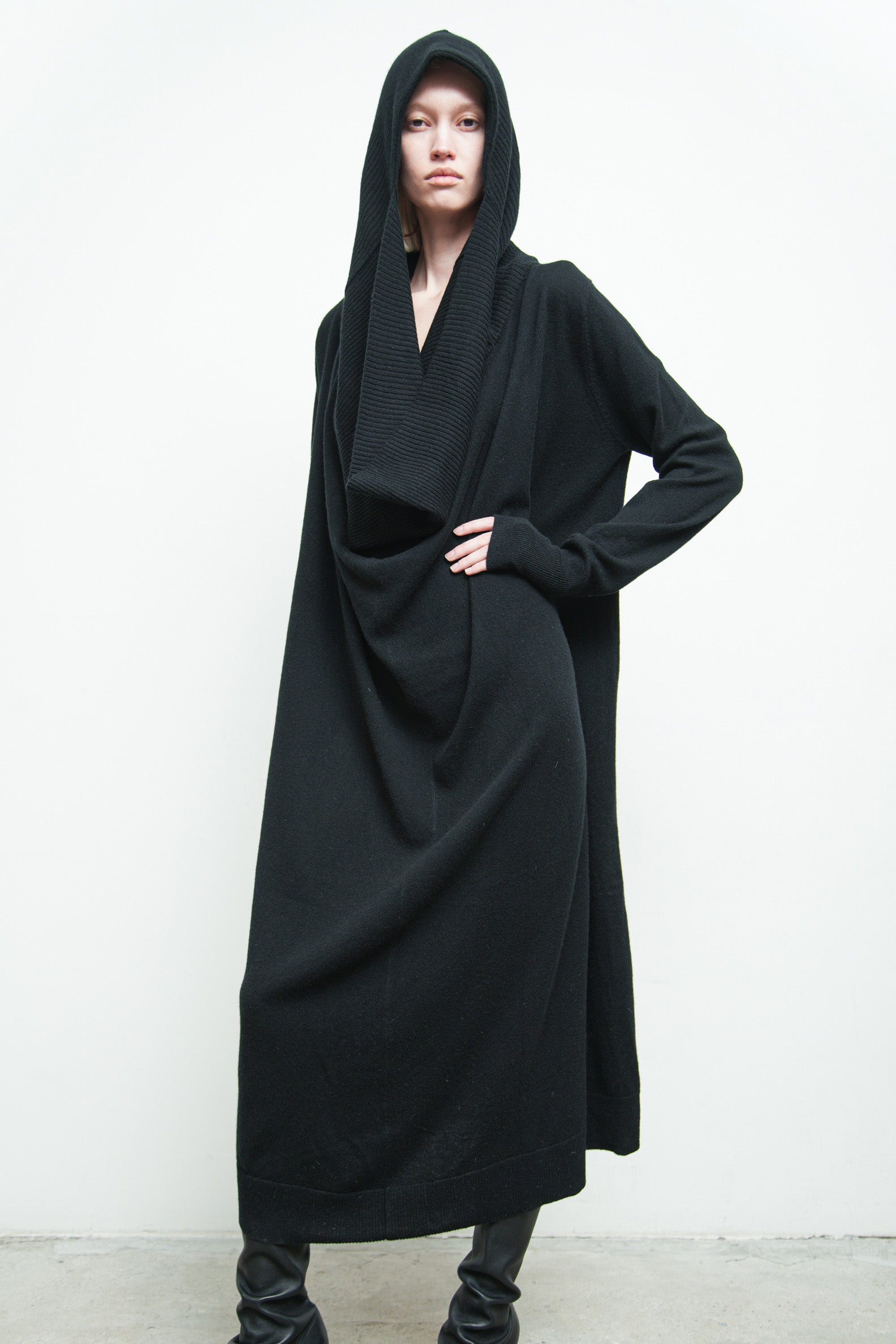 files/Sw-422E-MarcoHoodyDress-Blk-010.jpg