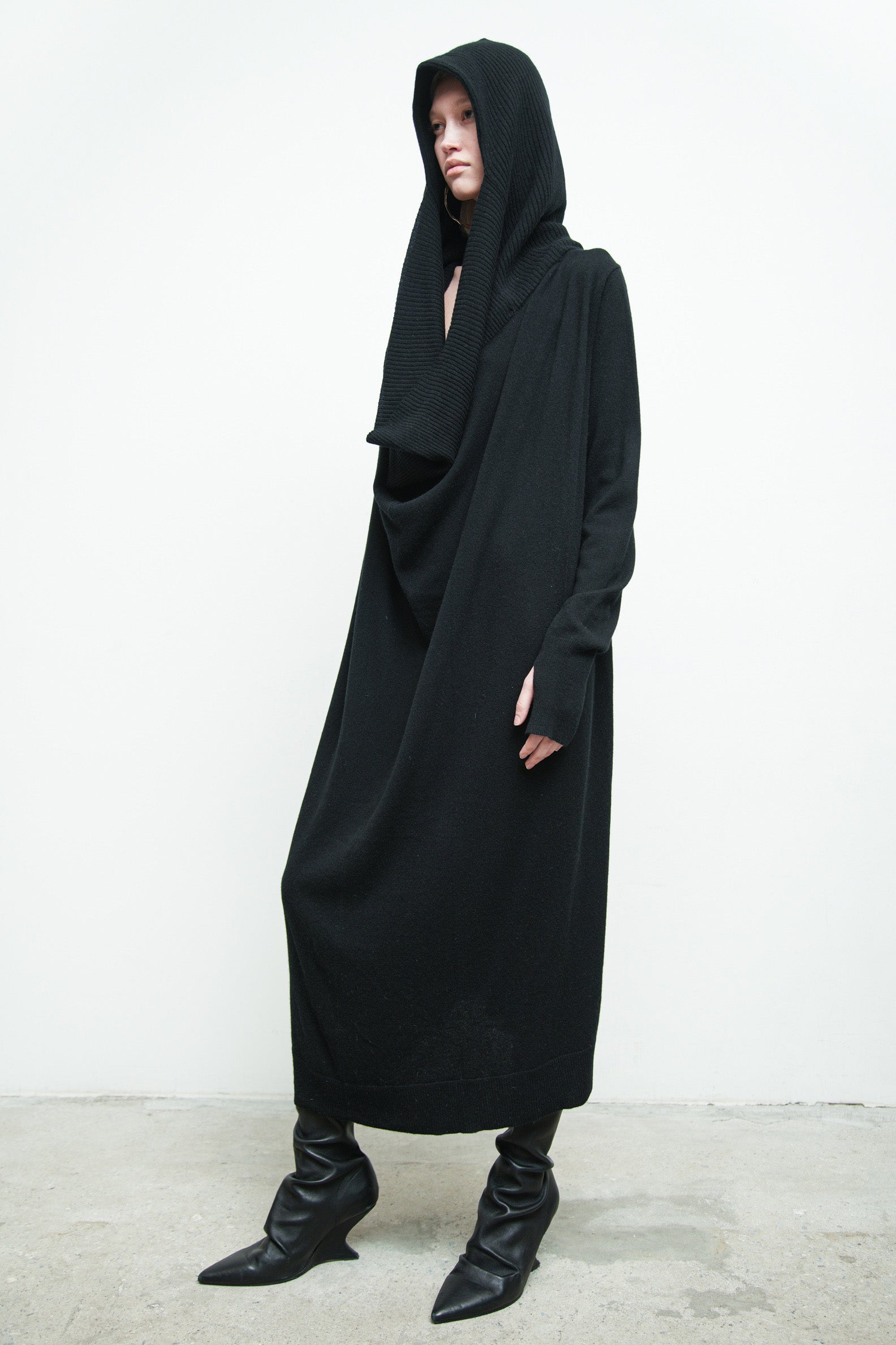 files/Sw-422E-MarcoHoodyDress-Blk-011.jpg