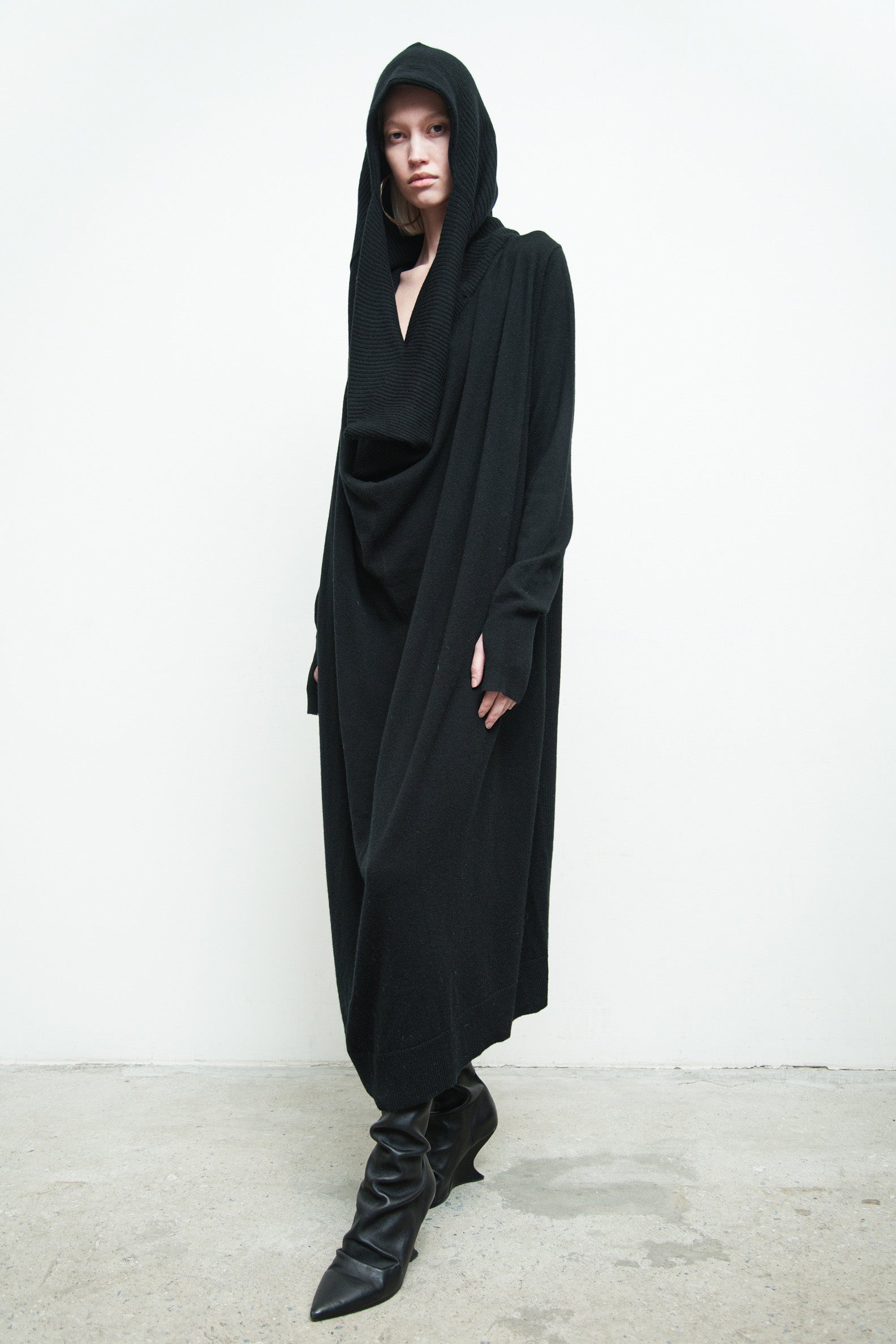 files/Sw-422E-MarcoHoodyDress-Blk-02.jpg