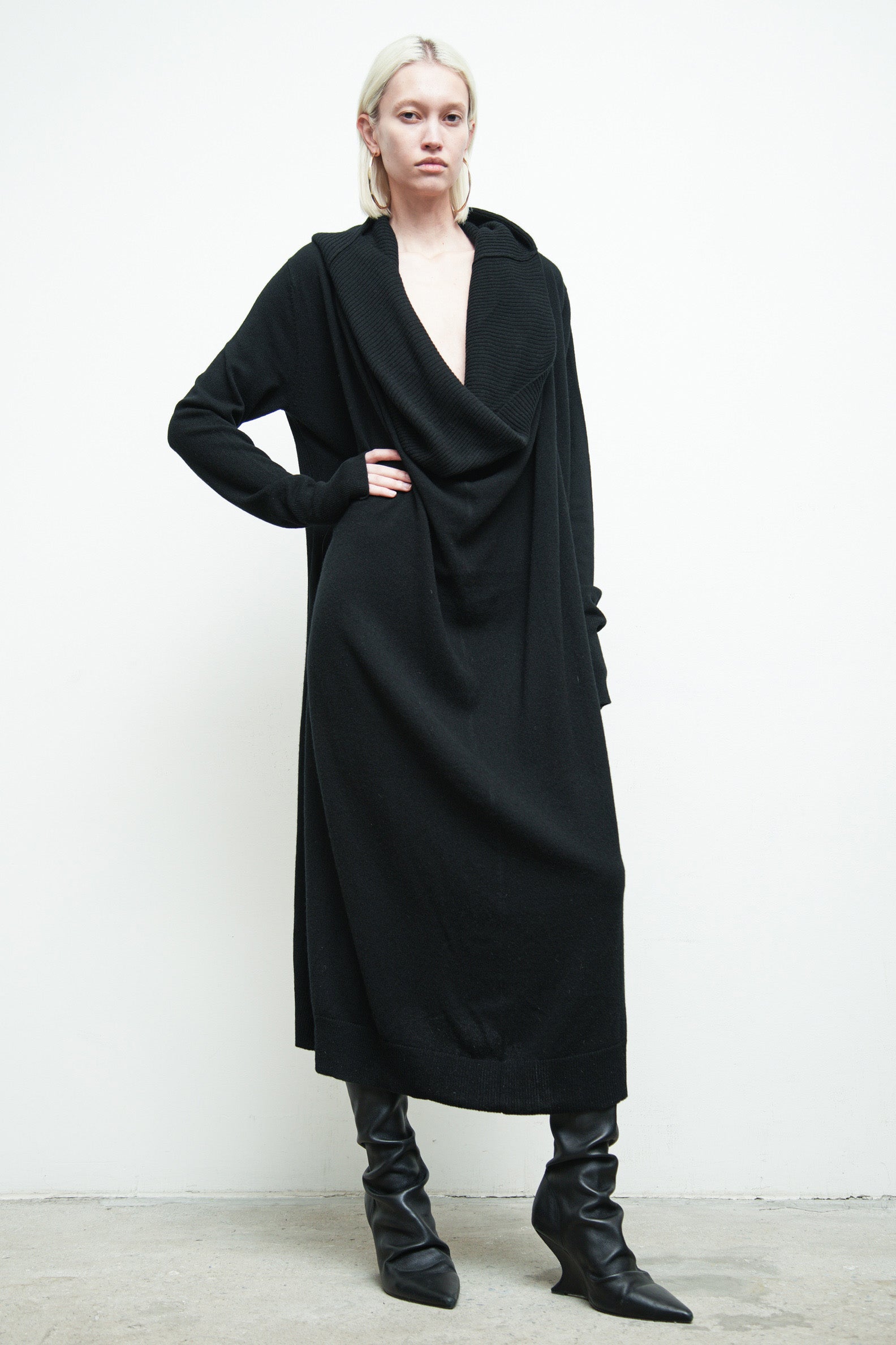 files/Sw-422E-MarcoHoodyDress-Blk-05.jpg