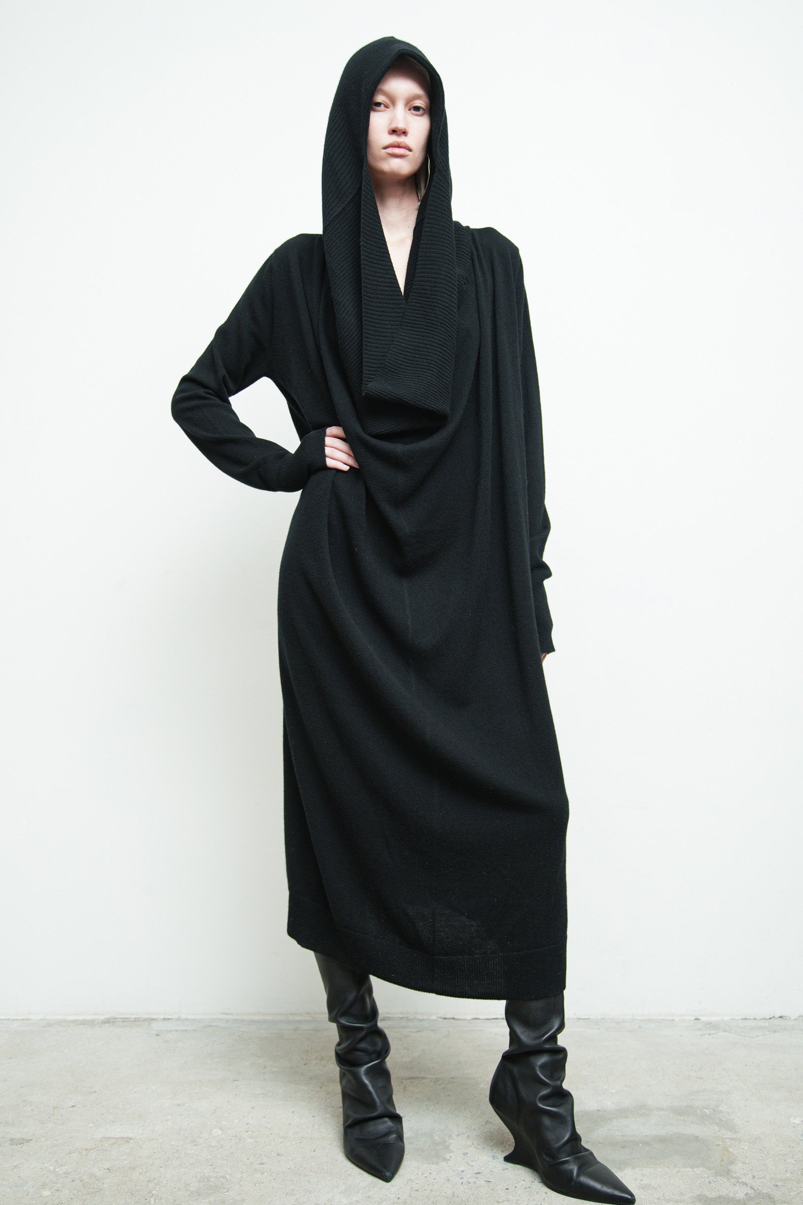 files/Sw-422E-MarcoHoodyDress-Blk-07.jpg